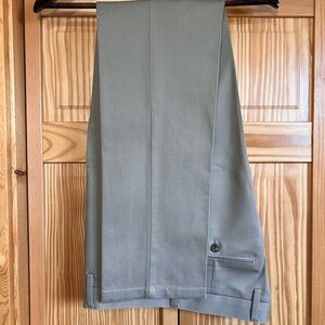 Men’s Dockers Khaki Slacks Pants 32 x 34